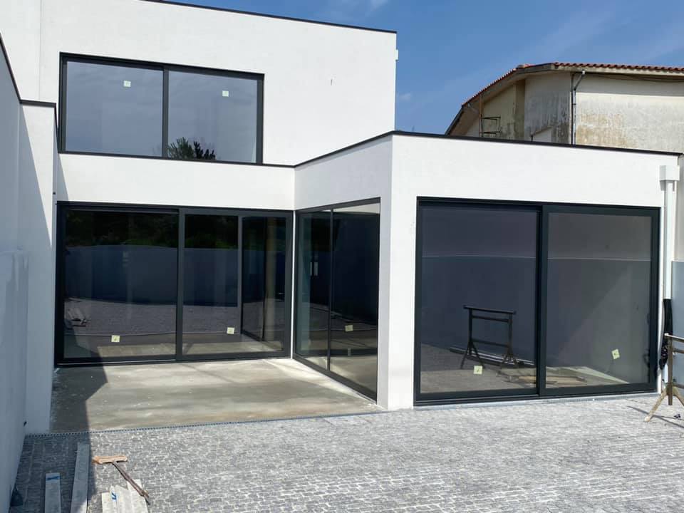 Caixilharia antracite